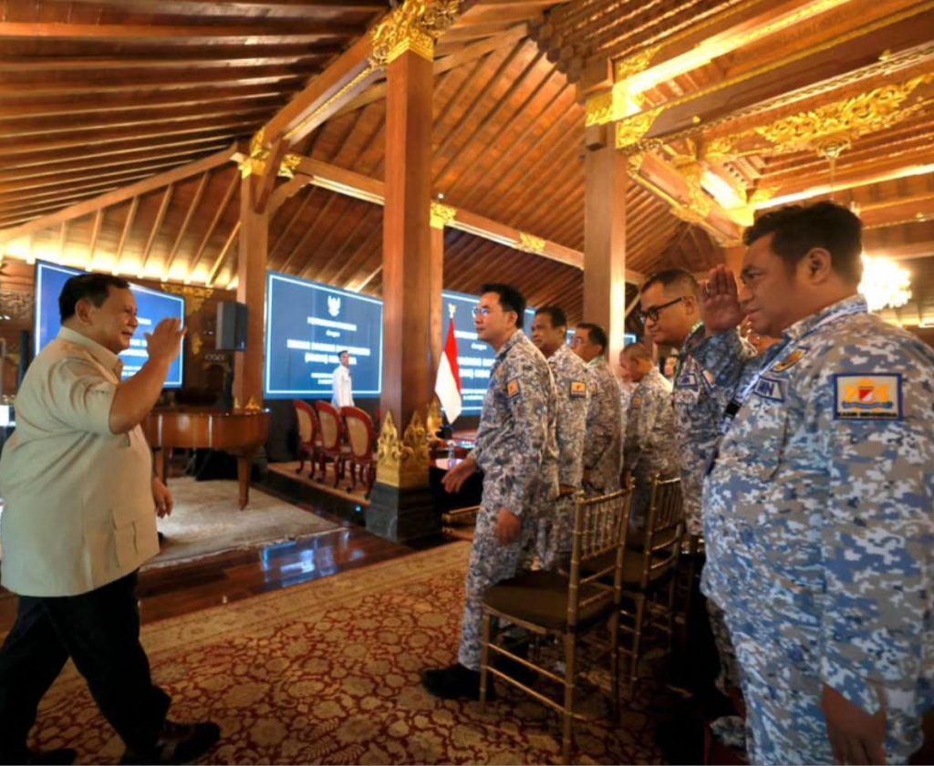 Ketua KADIN Kalimantan Tengah Rahmat Nasution Hamka (RNH) beri hormat kepada Presiden Prabowo.