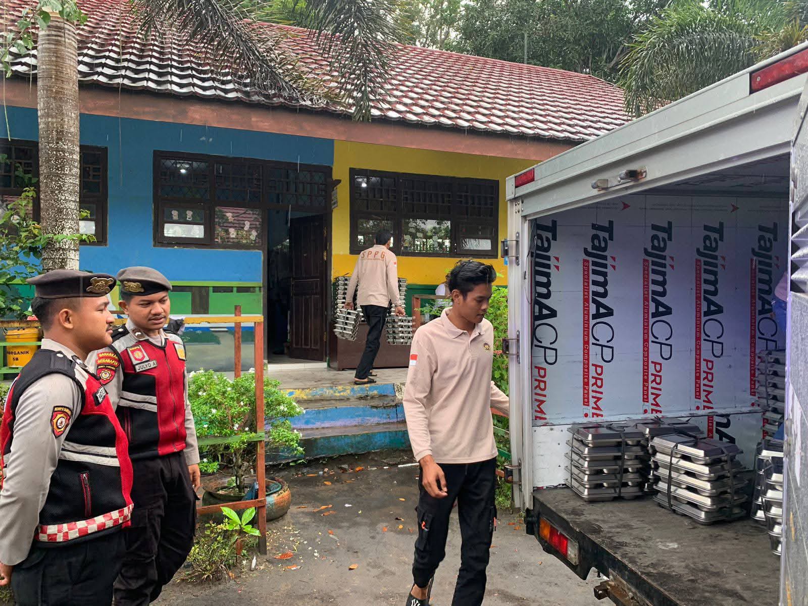 Polres Kobar Kawal Pendistribusian MBG
